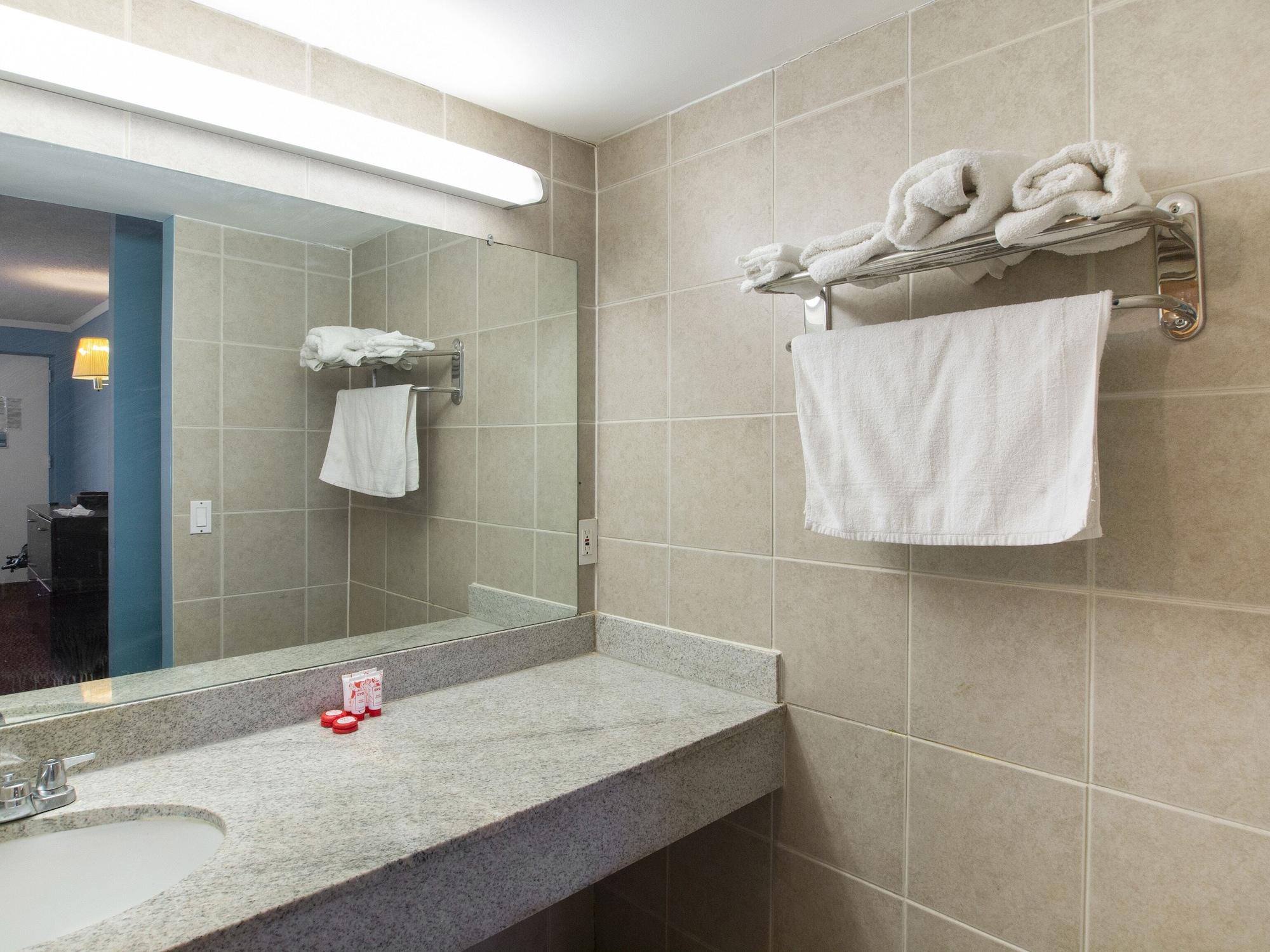 Oyo Hotel Edison Nj Route 1 Ngoại thất bức ảnh